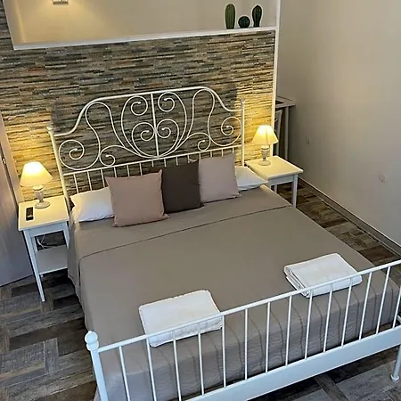 Relais Medea Couette-café 3*